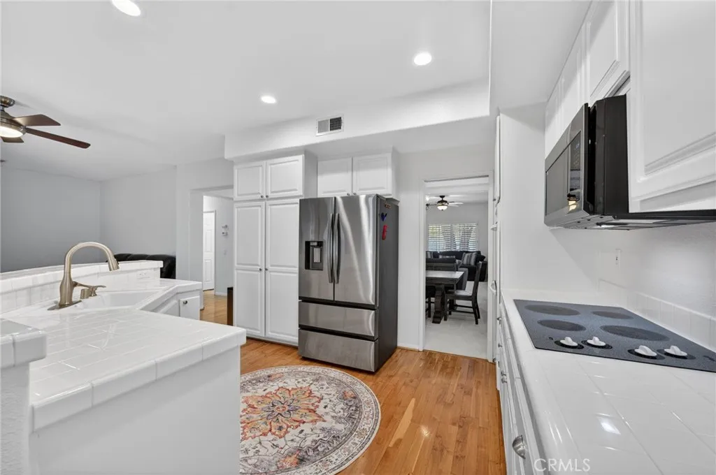 https://cdn.realtyfeed.com/cdn/127/306718408/63fdb7ca9a92e3c9c6a0cd1ea349dafe.webp