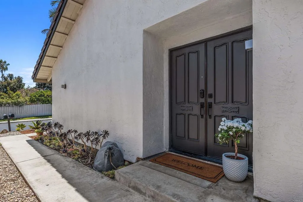 https://cdn.realtyfeed.com/cdn/127/306718555/18ab94ae8c74afc818667164eba1a673.webp