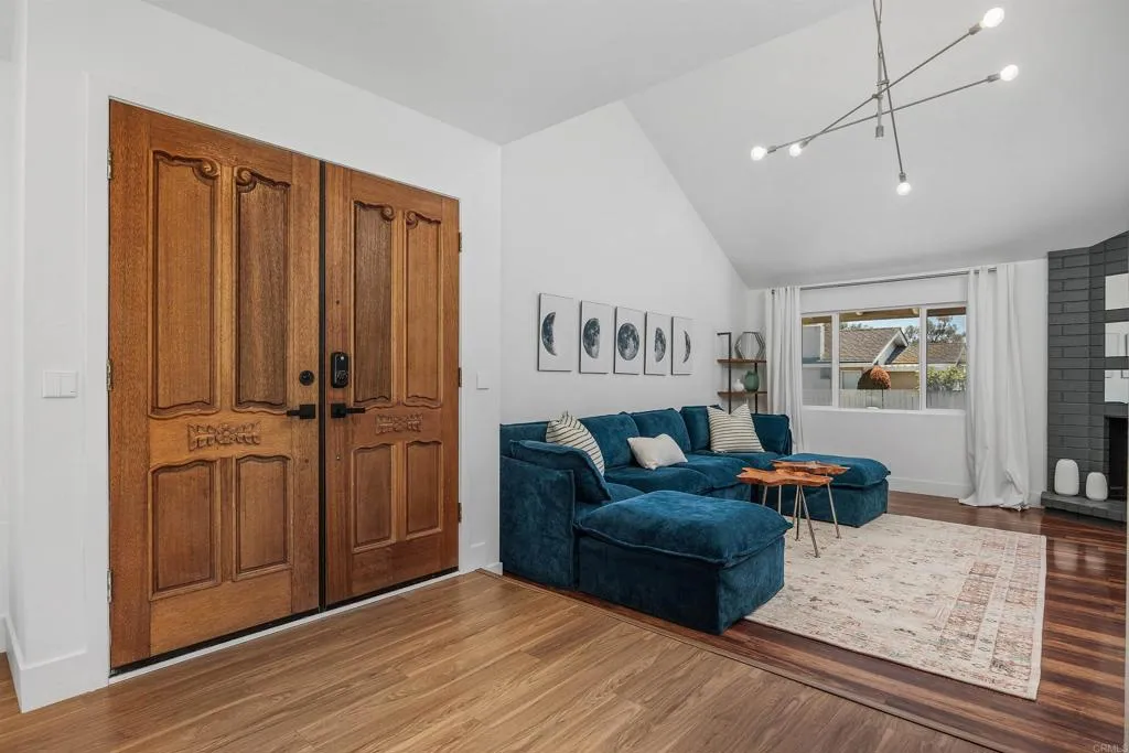 https://cdn.realtyfeed.com/cdn/127/306718555/51671bc3d8c1f6e21ef961f970103da8.webp