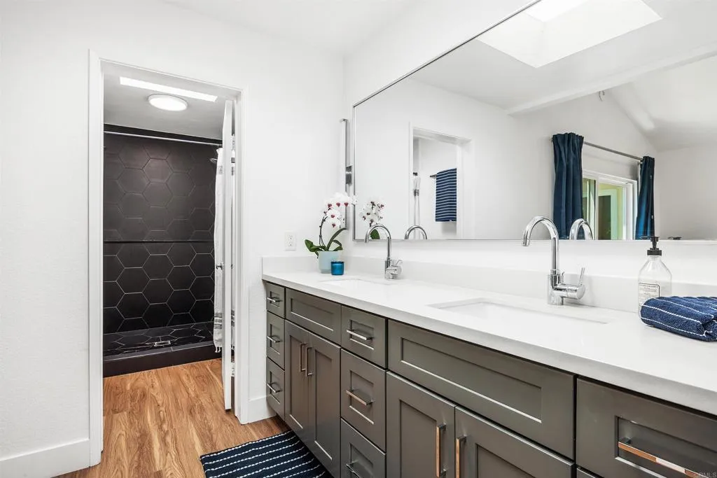 https://cdn.realtyfeed.com/cdn/127/306718555/76d5a646b361730ce2e2530c748118aa.webp