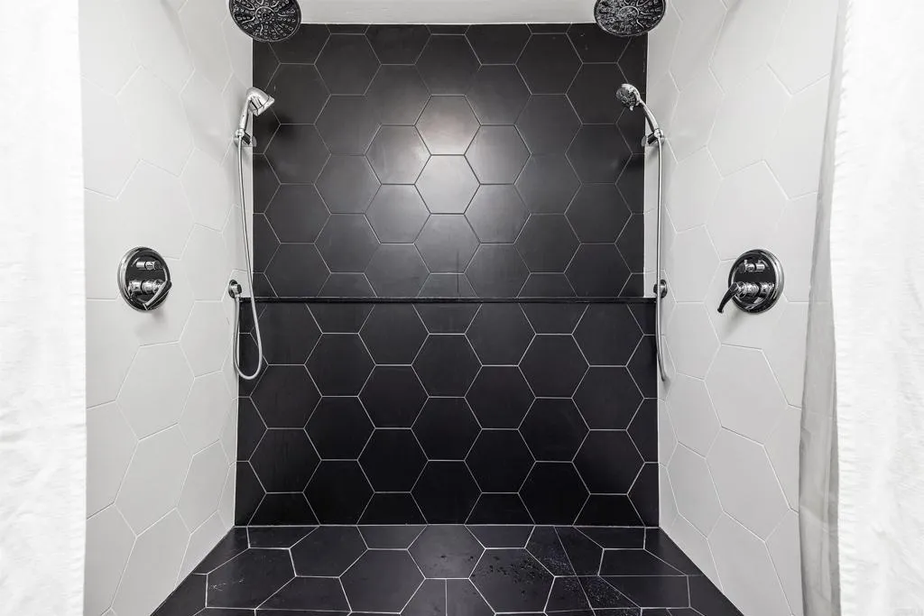 https://cdn.realtyfeed.com/cdn/127/306718555/e17502e0bfa83141cff29d14f286c2ad.webp