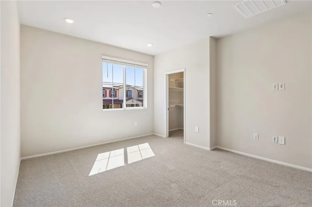 https://cdn.realtyfeed.com/cdn/127/306718564/f17b7b4e217a1f31e6def2fec6aac557.webp