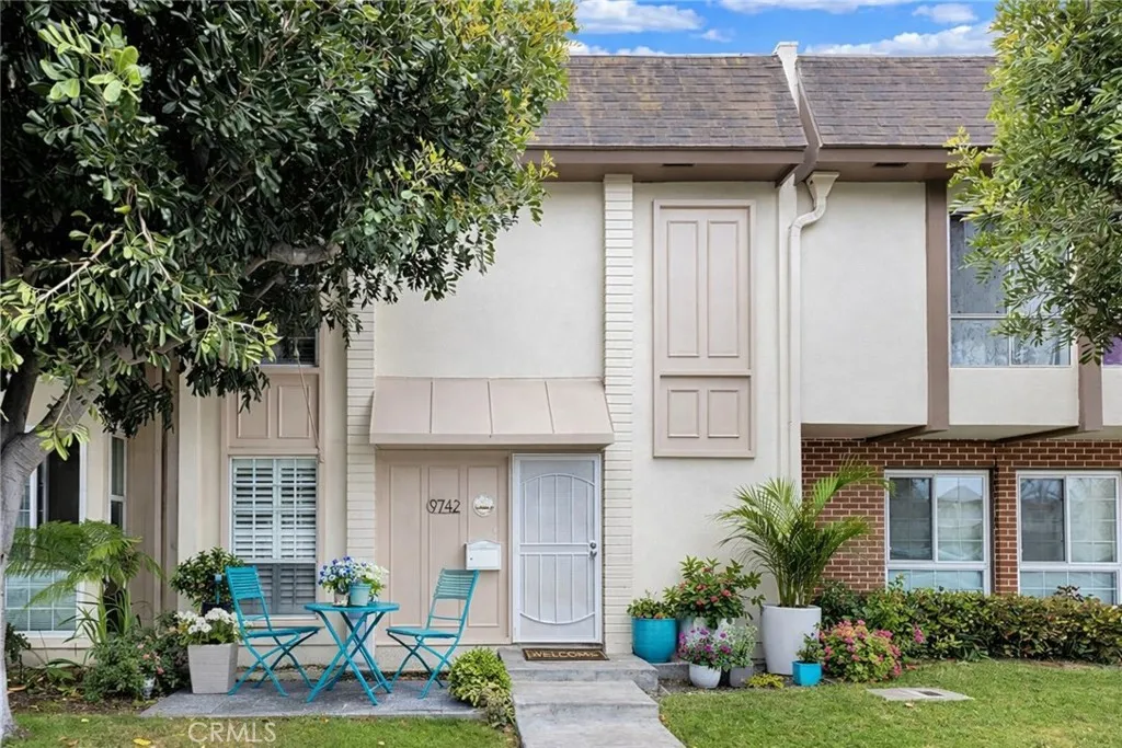 9742 Villa Pacific, Huntington Beach, CA 92646 - Main photo, Huntington Beach, CA