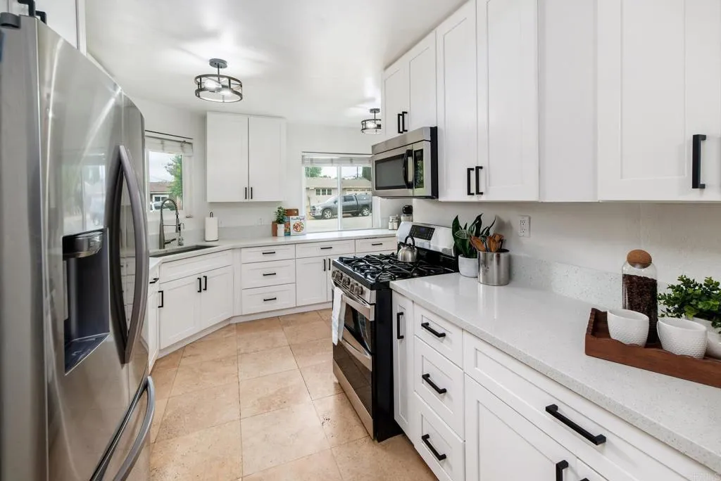 https://cdn.realtyfeed.com/cdn/127/306718606/09516e00b9b0ed3f6cdeb4d97d18f0f1.webp