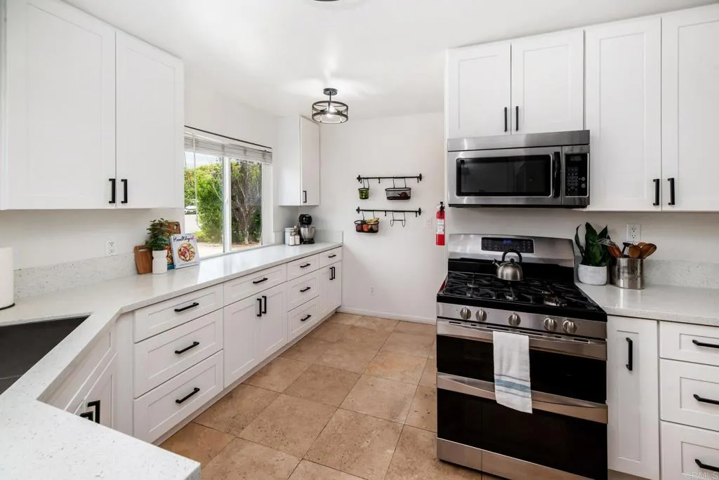 https://cdn.realtyfeed.com/cdn/127/306718606/17feb43b7b296404dad3dd51768e5d70.webp