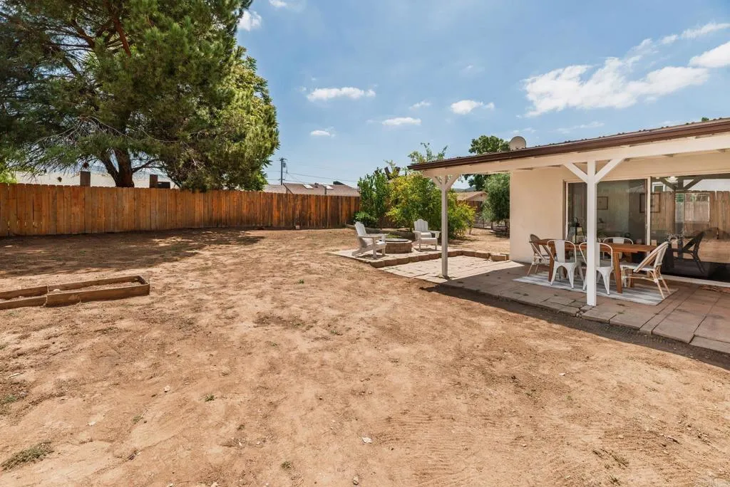 https://cdn.realtyfeed.com/cdn/127/306718606/79a5dd677f248624360fcd094aba328c.webp
