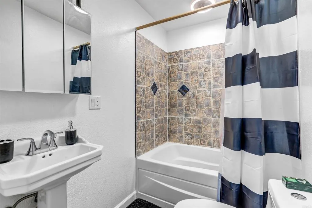https://cdn.realtyfeed.com/cdn/127/306718640/23e044287f06a67a3451a5b2a88b9ff0.webp