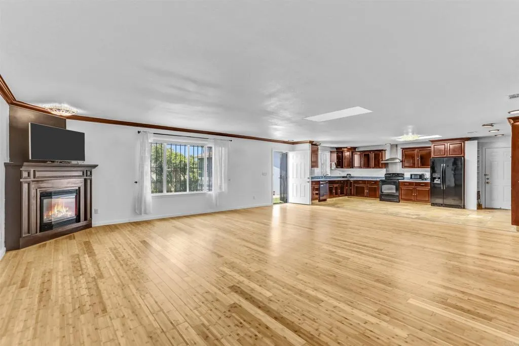 https://cdn.realtyfeed.com/cdn/127/306718640/4397630d9a142e3110d299414e271727.webp
