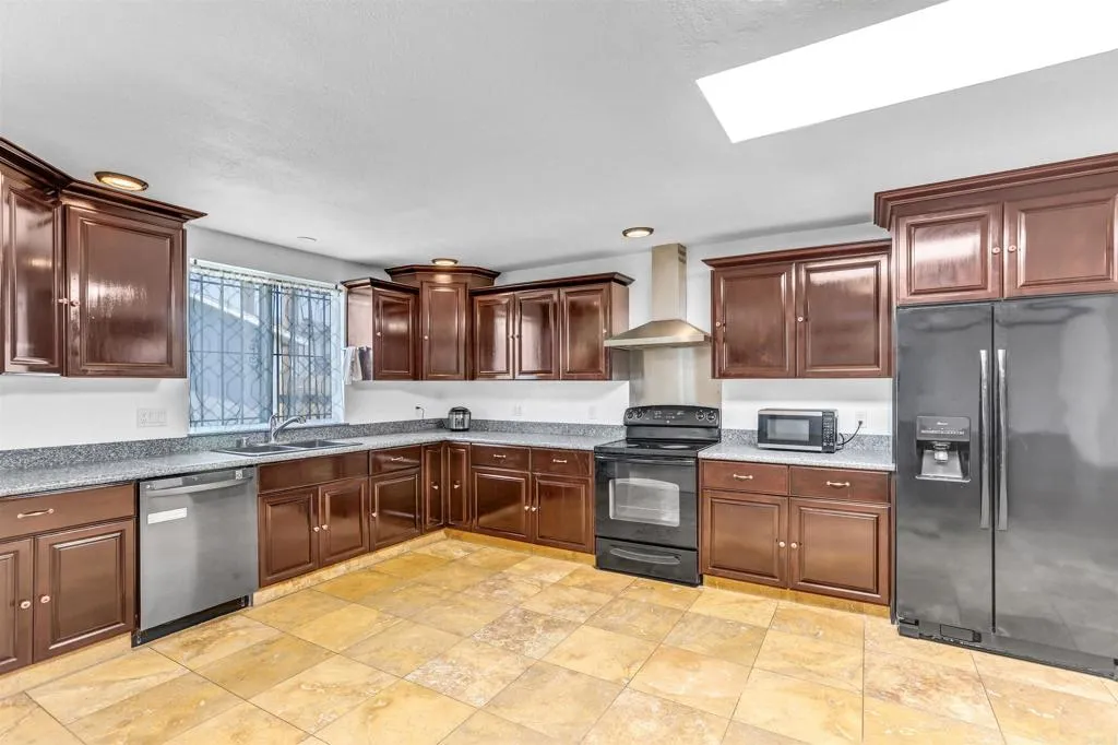 https://cdn.realtyfeed.com/cdn/127/306718640/acbf97b2a0ad73837d0e8b98441d93bd.webp