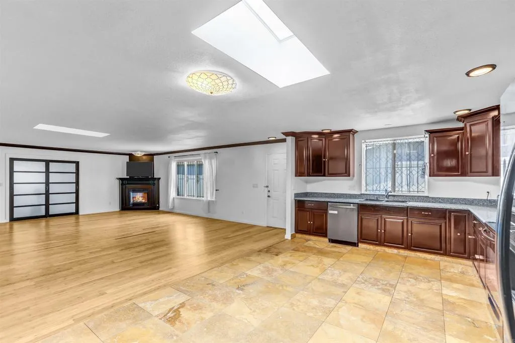 https://cdn.realtyfeed.com/cdn/127/306718640/b1a2d71131cf9685d4571c08d516b110.webp