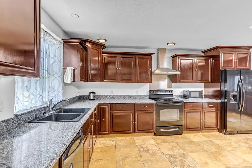 https://cdn.realtyfeed.com/cdn/127/306718640/df3133cf7f374374a1454d4cf431c5ad.webp