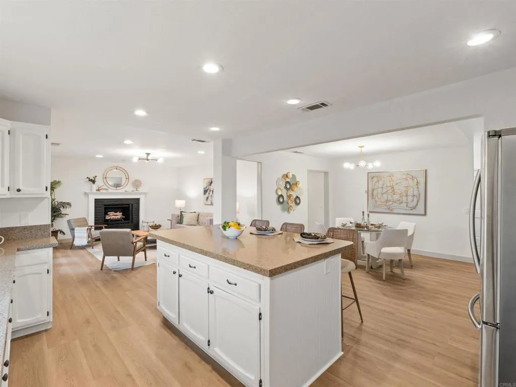https://cdn.realtyfeed.com/cdn/127/306718660/541c6158240c95c8084d51e457eb12b8.webp