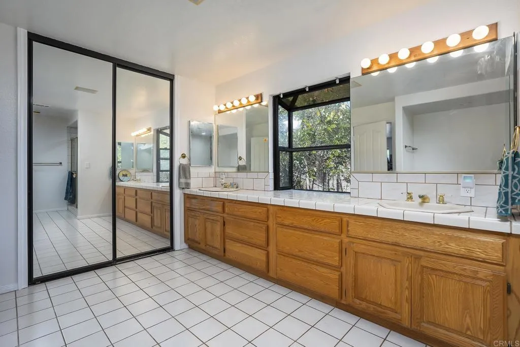 https://cdn.realtyfeed.com/cdn/127/306718692/373c36f7d6c48f38a4d22913708efa35.webp