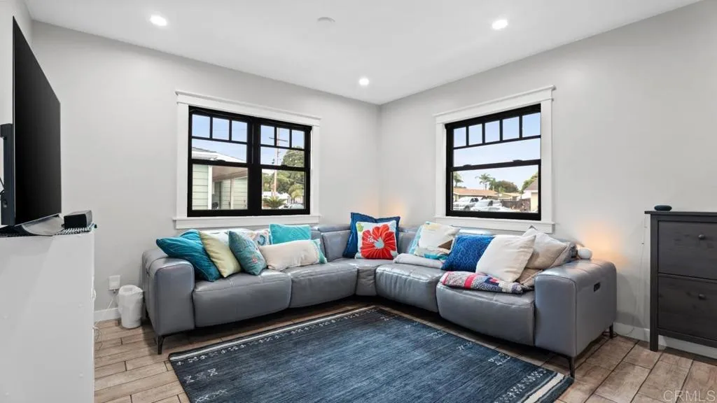 https://cdn.realtyfeed.com/cdn/127/306718711/aa9685e984cf050e0fc27220b0f287d4.webp