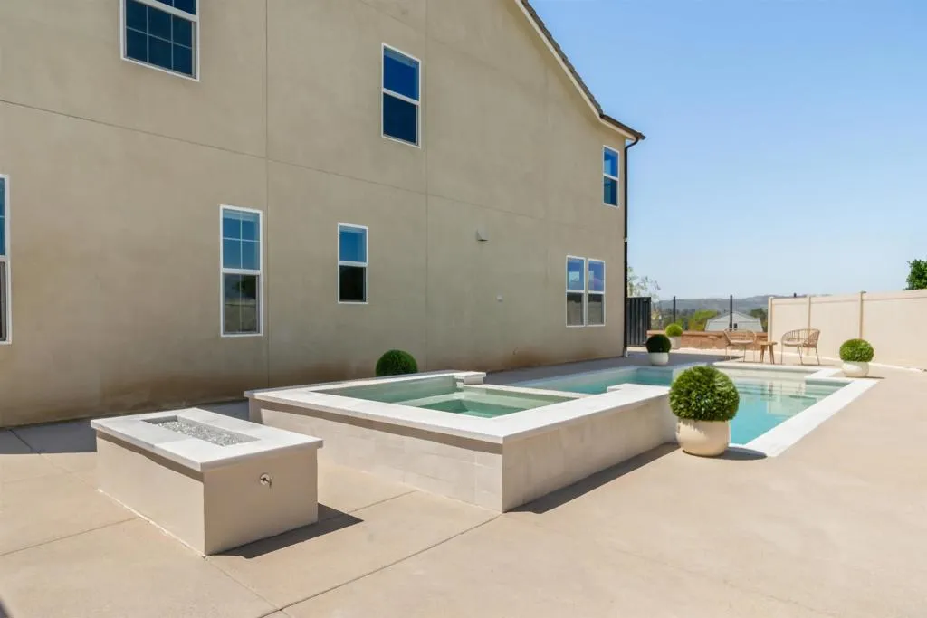 https://cdn.realtyfeed.com/cdn/127/306718724/10333989946daf2be496010406c0f376.webp