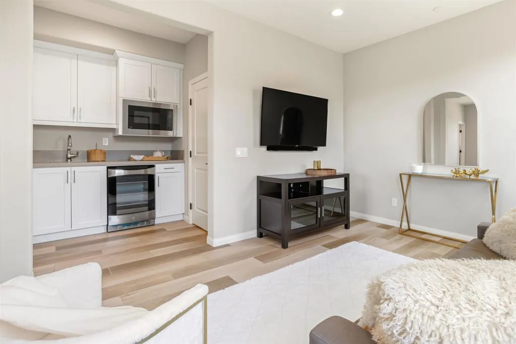 https://cdn.realtyfeed.com/cdn/127/306718724/3525803fd6177113bc79c43ff52aa8b9.webp