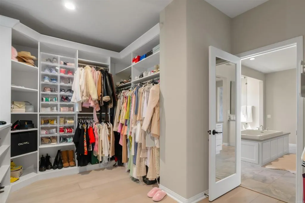https://cdn.realtyfeed.com/cdn/127/306718724/3c977ab43dfc8f1718c2abf6e1697bb0.webp