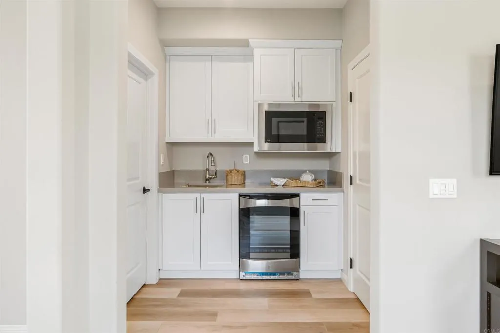 https://cdn.realtyfeed.com/cdn/127/306718724/88b6ff484c1c7c34df8a2e036edc7a57.webp