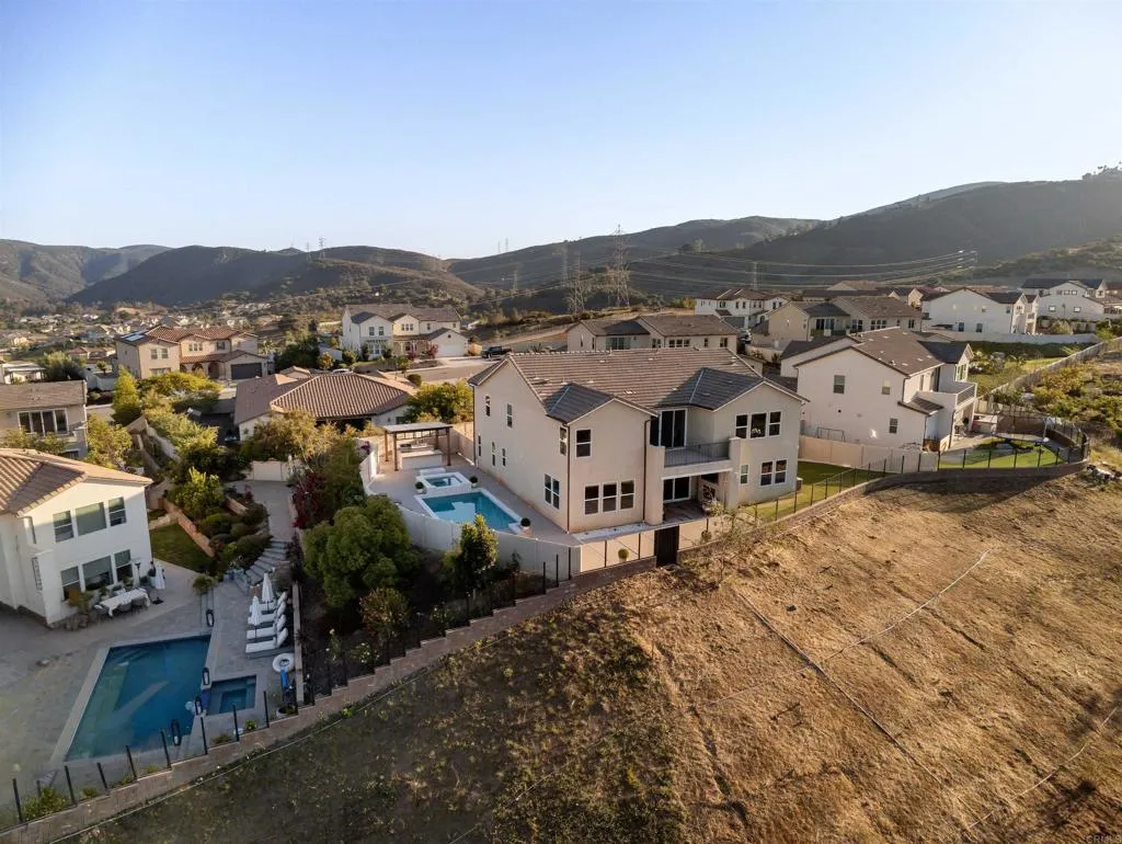 https://cdn.realtyfeed.com/cdn/127/306718724/cf68cb5a741df26ac1475f6873a5bdf2.webp