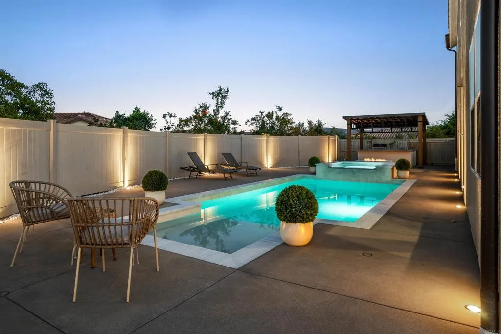 https://cdn.realtyfeed.com/cdn/127/306718724/e7be2ebab4e4d6d33df4fe8a257a40b2.webp