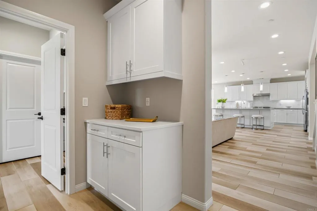 https://cdn.realtyfeed.com/cdn/127/306718724/ecbc726b0feaf8cbda1729cc780d7d6b.webp
