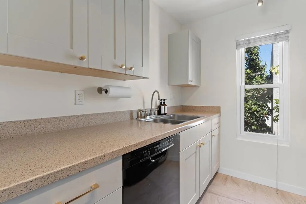 https://cdn.realtyfeed.com/cdn/127/306718726/098b4508db54a82b31cbfa7c55cbd3c0.webp