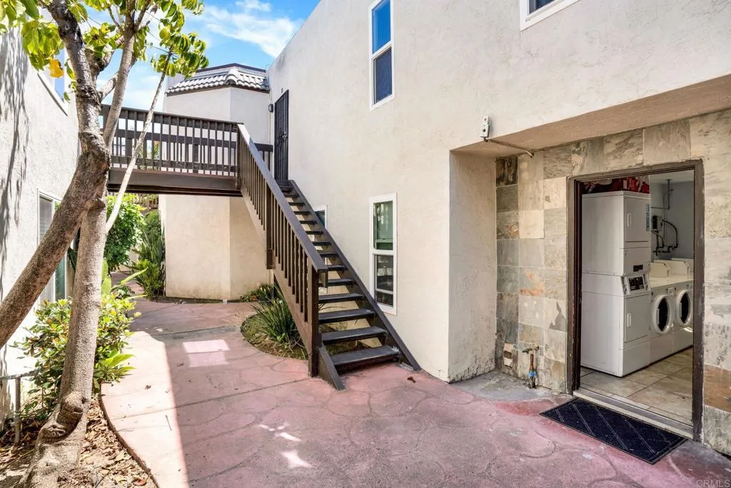 https://cdn.realtyfeed.com/cdn/127/306718726/442ca49ee916d843b66f9b9d2e2443a6.webp
