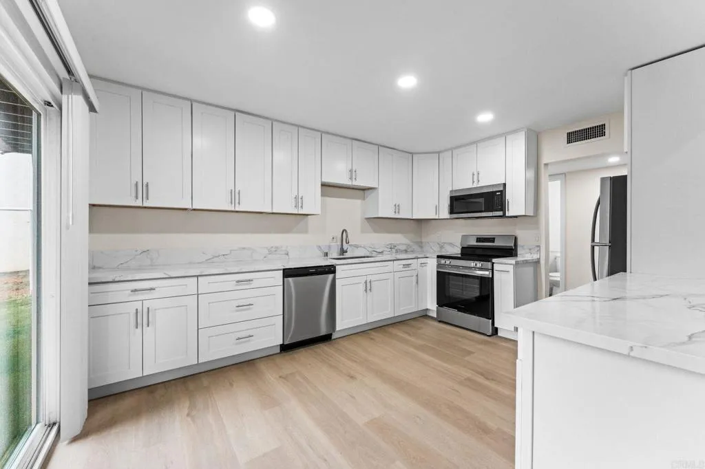 https://cdn.realtyfeed.com/cdn/127/306718733/0eb8f8e0ded4fa5cad0ffb658a9b8016.webp