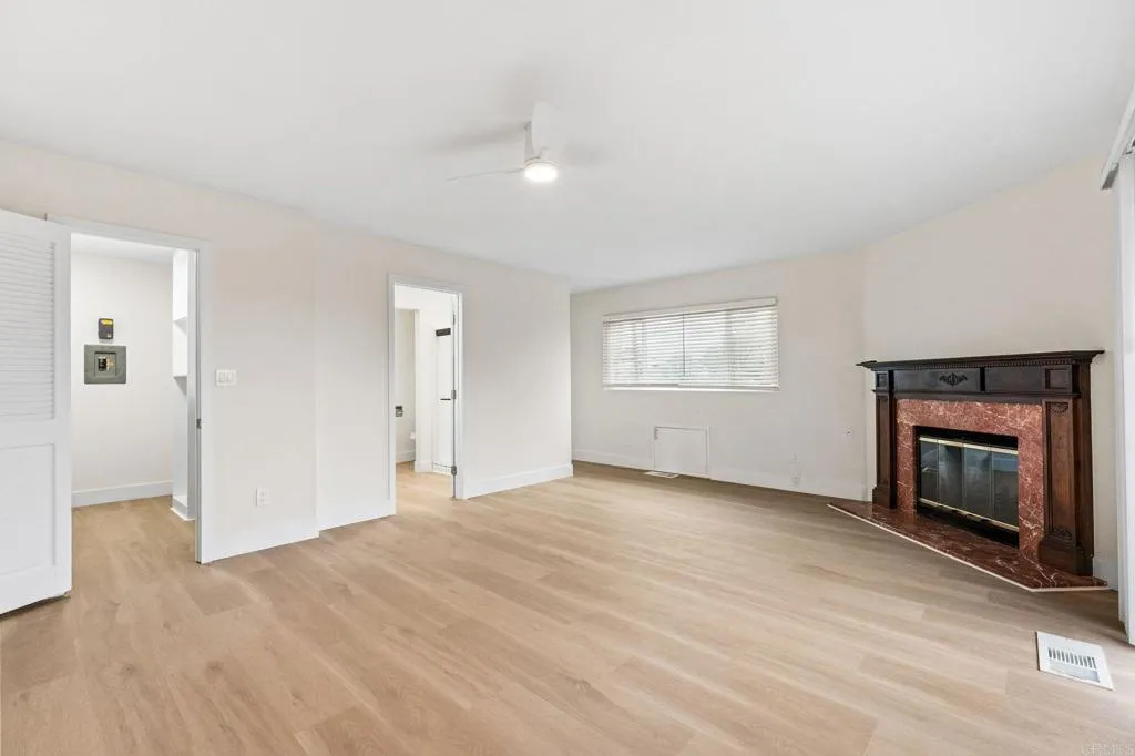 https://cdn.realtyfeed.com/cdn/127/306718733/2e360d64cdef079b40eac05afa7ab133.webp