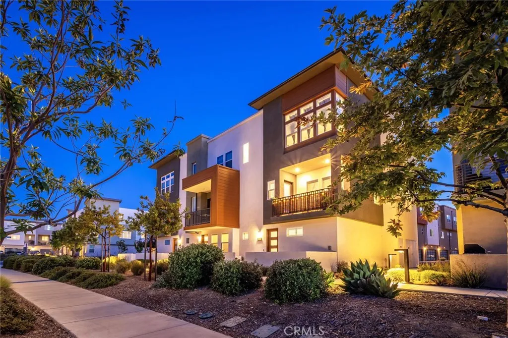 Valencia, CA 91381