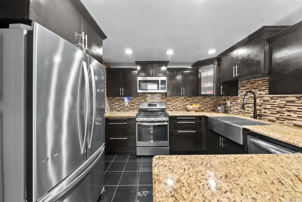 https://cdn.realtyfeed.com/cdn/127/306718798/2d830f30fa8850a588067bdd86cfee21.webp