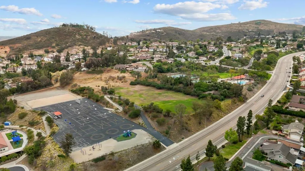 https://cdn.realtyfeed.com/cdn/127/306718798/616569a68da01c825fcf225ba7d2a4ff.webp