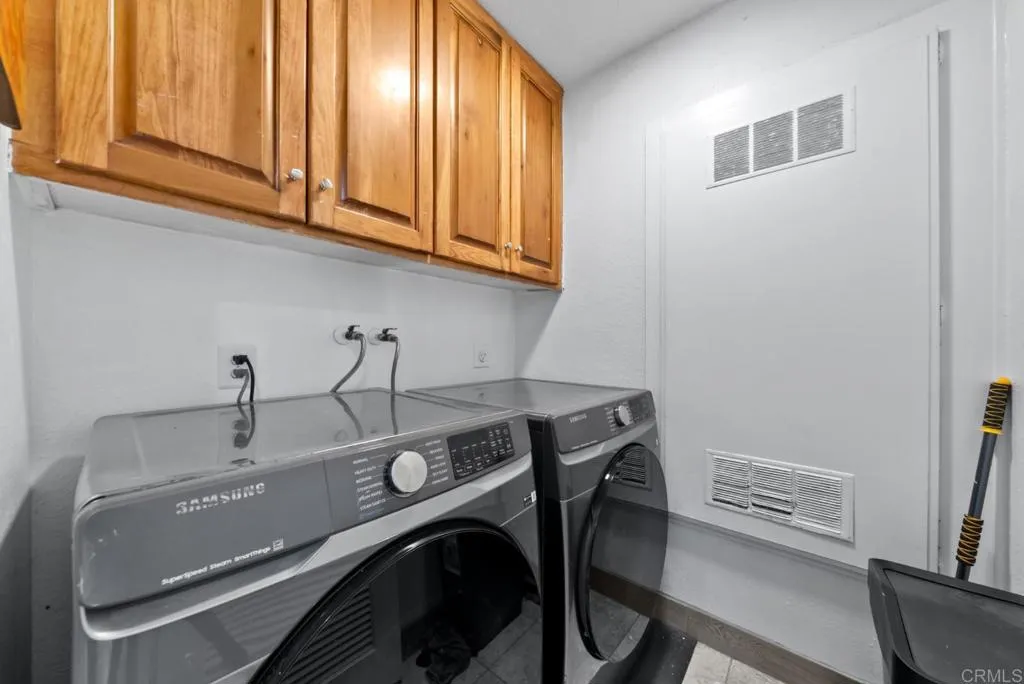 https://cdn.realtyfeed.com/cdn/127/306718798/e56d2c4193d6b635c85751817cbda1b2.webp