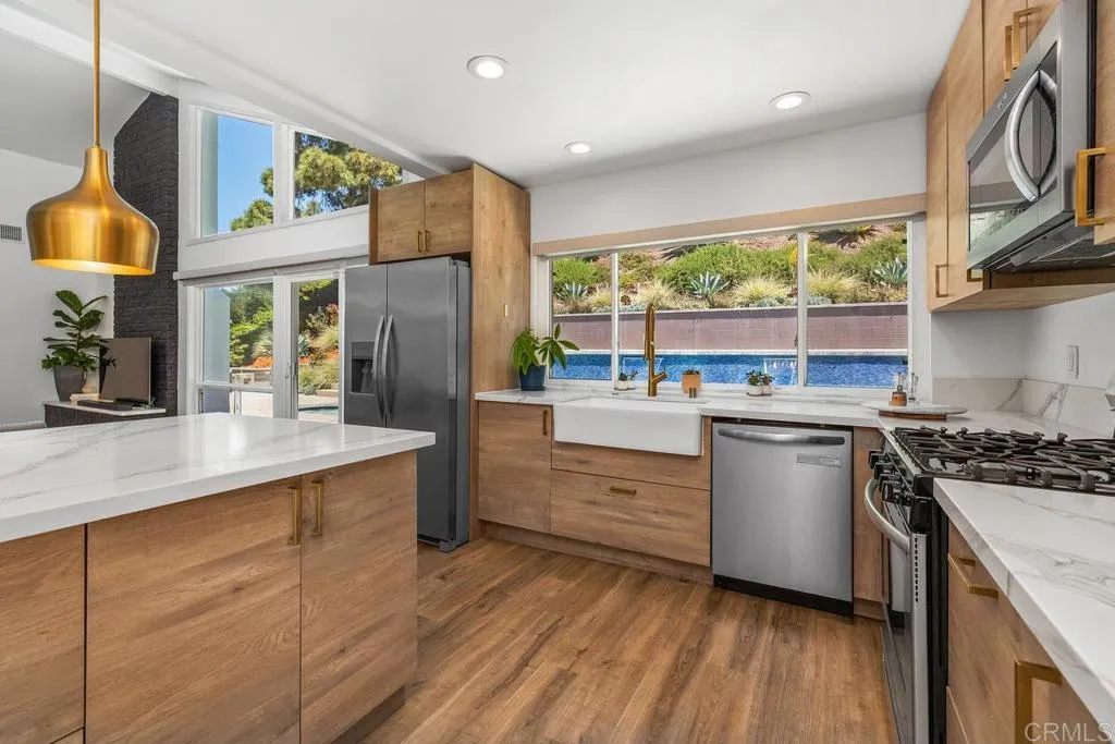 https://cdn.realtyfeed.com/cdn/127/306718805/5cf9d062cb25d33884106193d144c0aa.webp