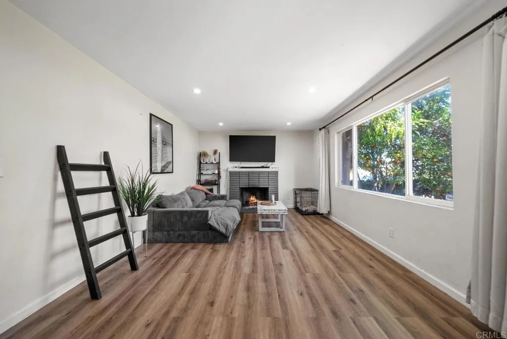 https://cdn.realtyfeed.com/cdn/127/306718897/79825dd8a6e905371622b6467ea3bc9a.webp