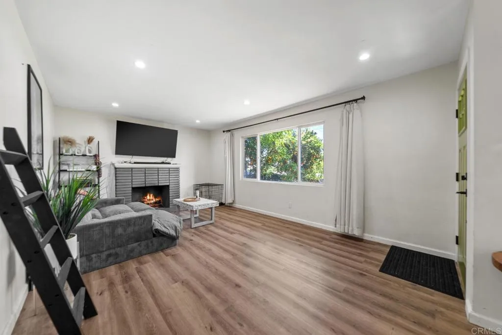 https://cdn.realtyfeed.com/cdn/127/306718897/fc2cb24e5e951bceaaa94588cd5867cc.webp