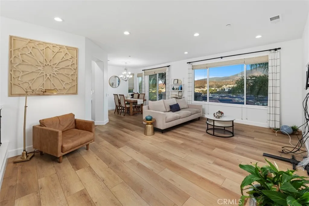 https://cdn.realtyfeed.com/cdn/127/306718928/0dec8875ac84ad03fb3a01e30ac763c1.webp