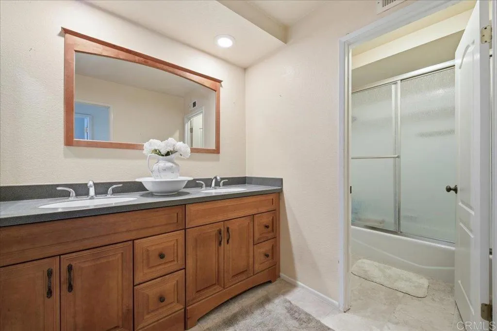 https://cdn.realtyfeed.com/cdn/127/306718965/268a2c7d61ad1059d1ee322f0c8b1fd7.webp