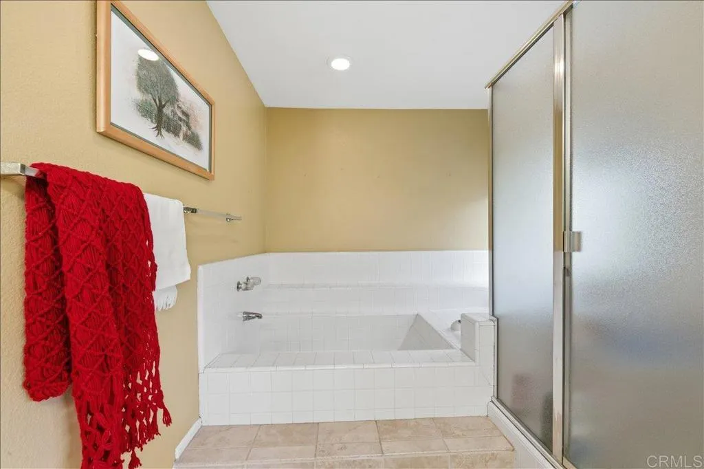 https://cdn.realtyfeed.com/cdn/127/306718965/49798e095667adf0e38429c37d3371d8.webp
