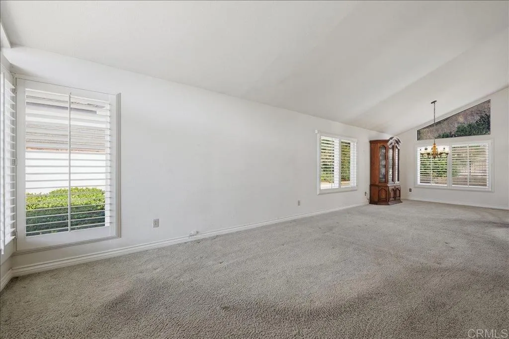 https://cdn.realtyfeed.com/cdn/127/306718965/6806a4cc8ad3aa559f58d83320c906f7.webp