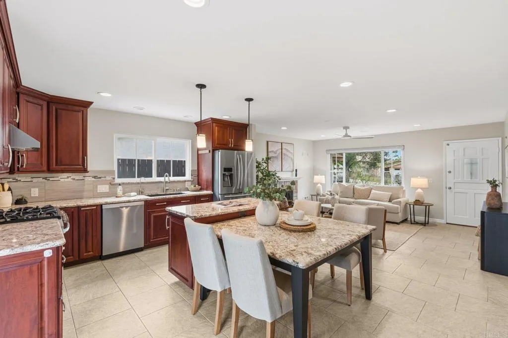 https://cdn.realtyfeed.com/cdn/127/306719027/10472ef6620c6d3d9cb0d112eab049c2.webp