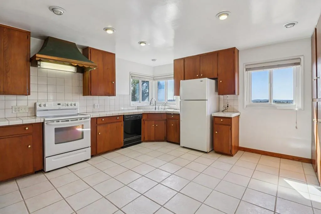 https://cdn.realtyfeed.com/cdn/127/306719047/13dc2d234af60d5d6822b3b47a998acb.webp