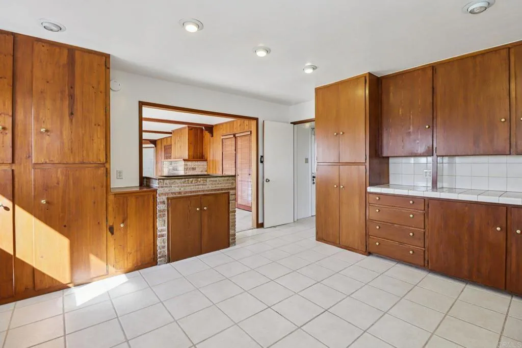 https://cdn.realtyfeed.com/cdn/127/306719047/30235408ca3242301d288b942857bcc6.webp