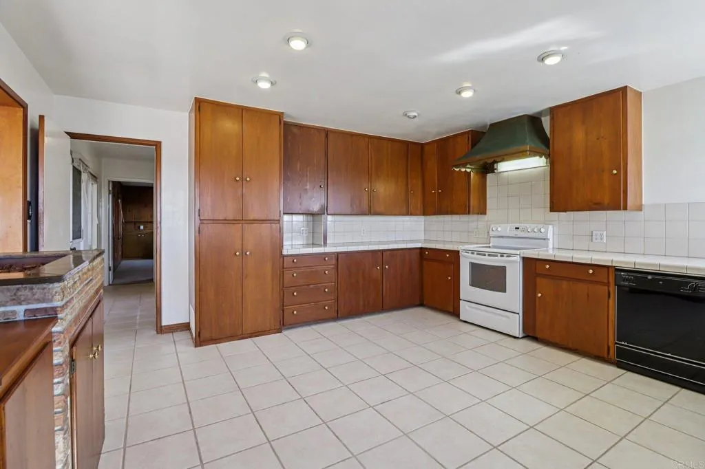 https://cdn.realtyfeed.com/cdn/127/306719047/8d4f1453a06d2a582b2e6d459c8dd2a6.webp