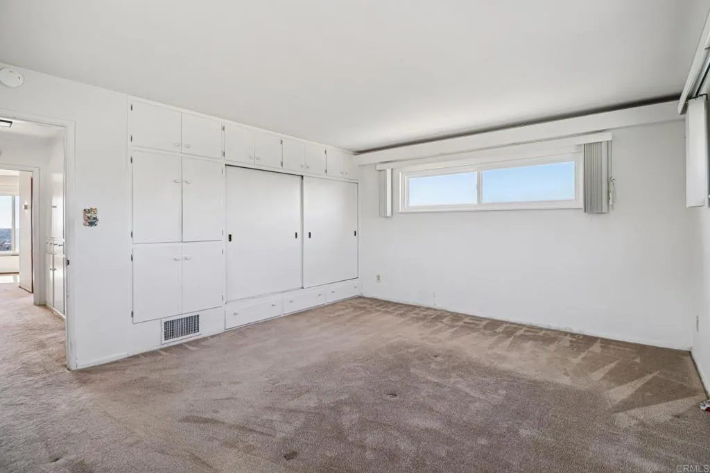https://cdn.realtyfeed.com/cdn/127/306719047/bcfbd93cca75f40fa8319251eda106e6.webp