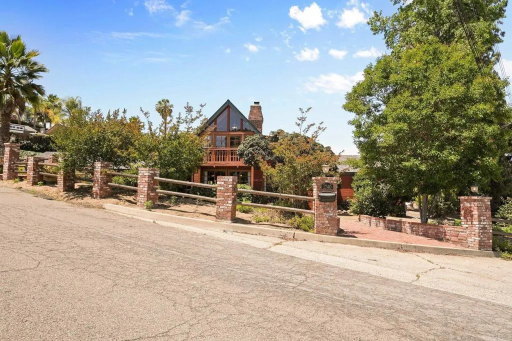 https://cdn.realtyfeed.com/cdn/127/306719083/13d0ffe17dcdb54ef76600e3386dc8a2.webp