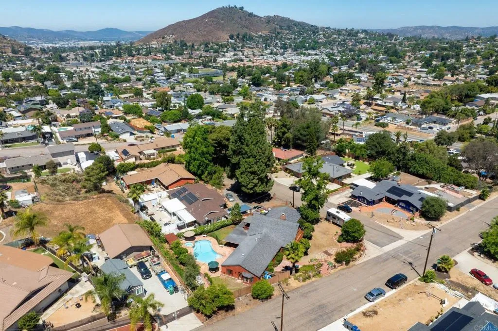 https://cdn.realtyfeed.com/cdn/127/306719083/2c0fc72e20de0b9abbdb0103a522a52b.webp