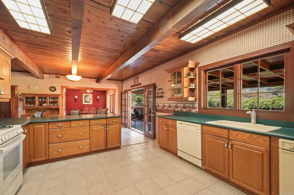 https://cdn.realtyfeed.com/cdn/127/306719083/6de2f2984994e368bf21683cc2cc134e.webp