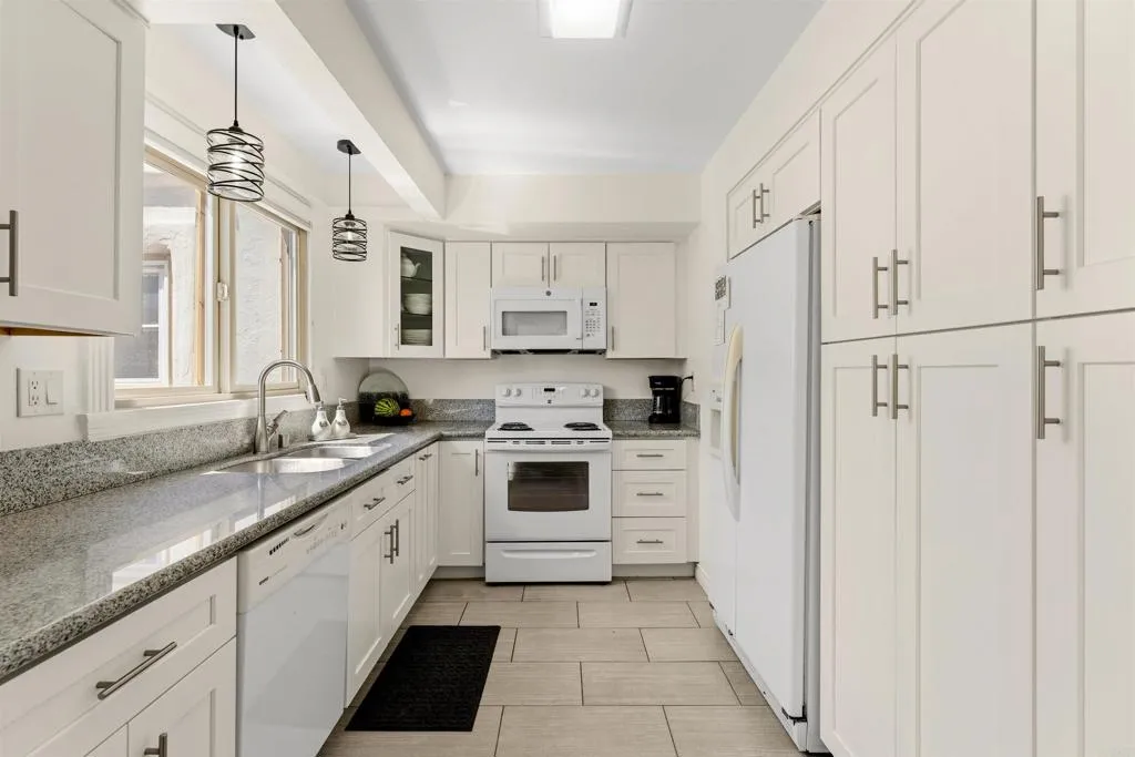 https://cdn.realtyfeed.com/cdn/127/306719090/ba5d97484a27aaaf8d9fef1ee87e620f.webp