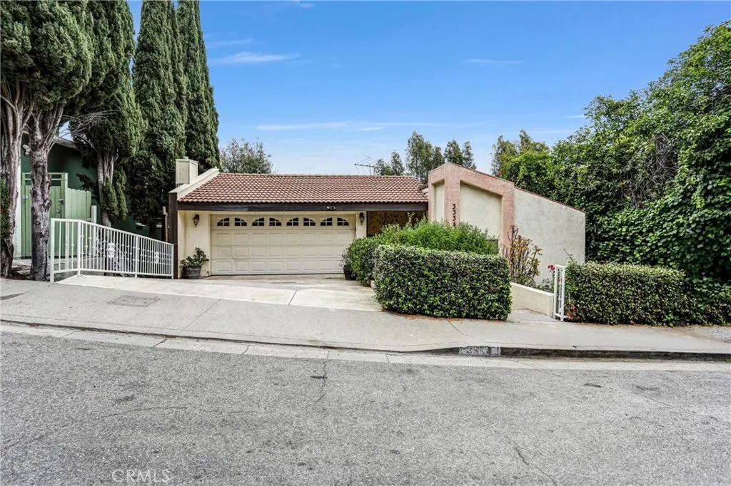Los Angeles, CA 90068
